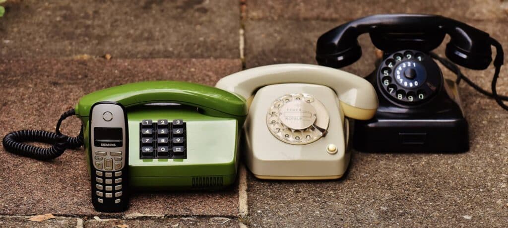 What is the best phone system for restaurants? 5 tips for deciding what's best for you