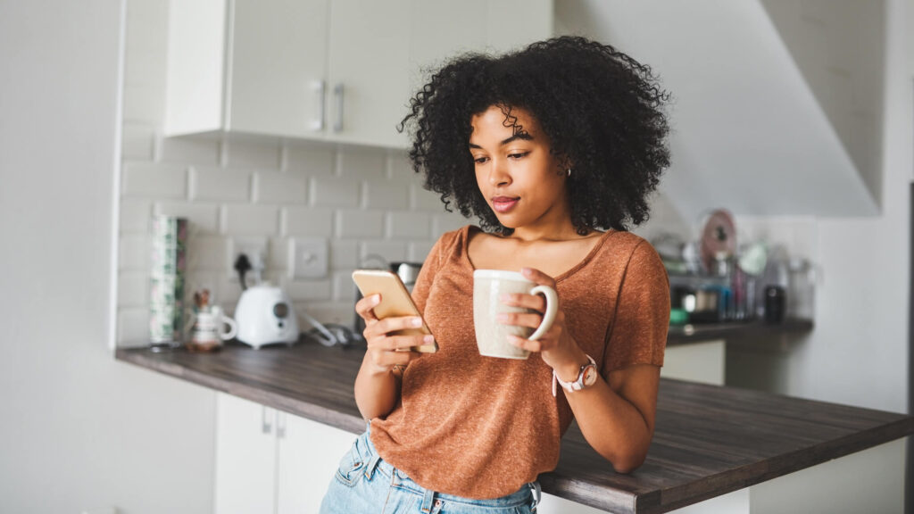 woman using message app