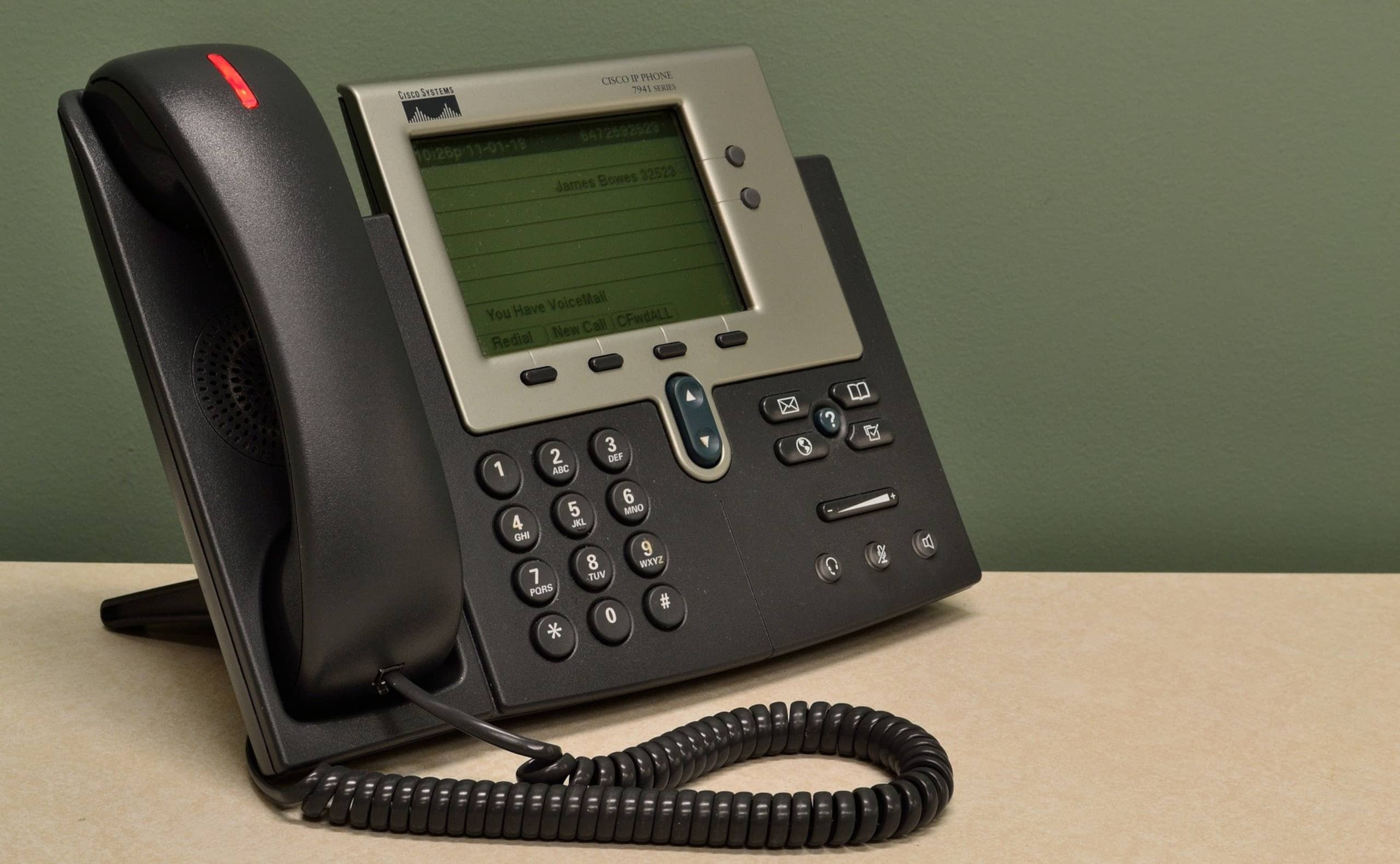 Best Phone Systems for Small Restaurants – What Do You REALLY Need?